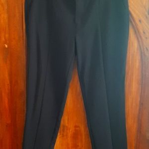 RACHEL Roy black pant size 6, seams down the front and back, straight cut.